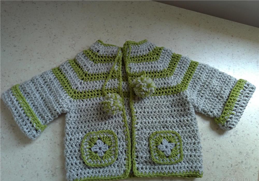 Pulover crosetat pentru bebe