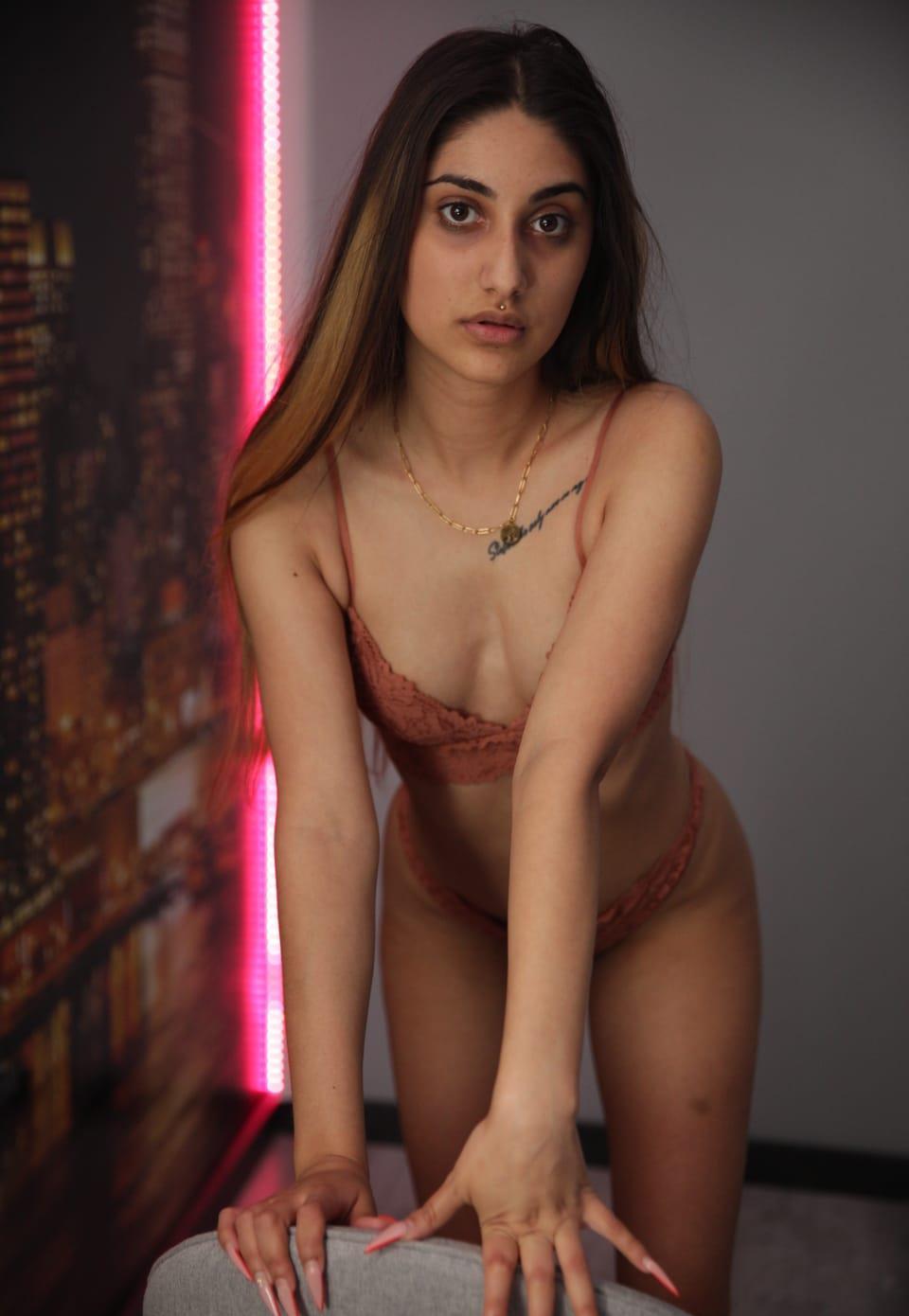 Ramona pe placul tau     Caut colega