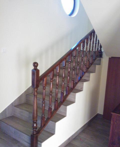 realizam diferite balustrade din lemn cu montanti din lemn masiv stejar si fag