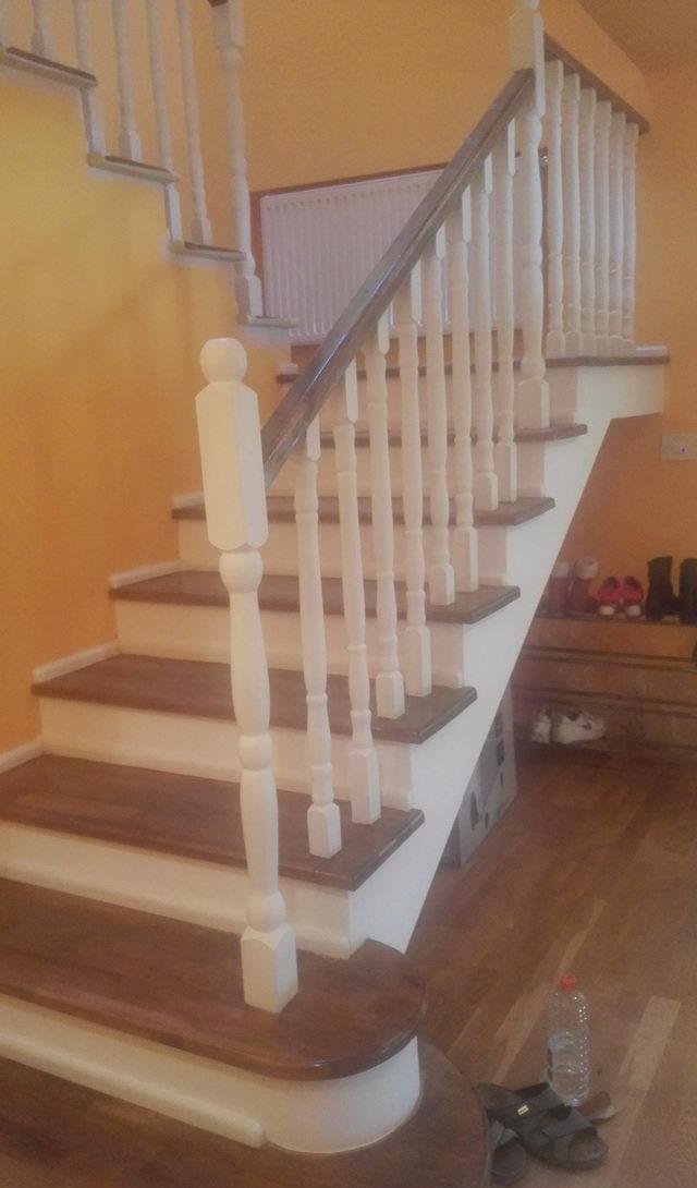 realizam diferite balustrade din lemn cu montanti din lemn masiv stejar si fag