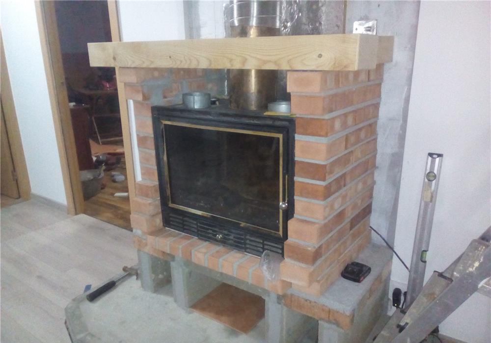 Realizezi la comanda șemineu