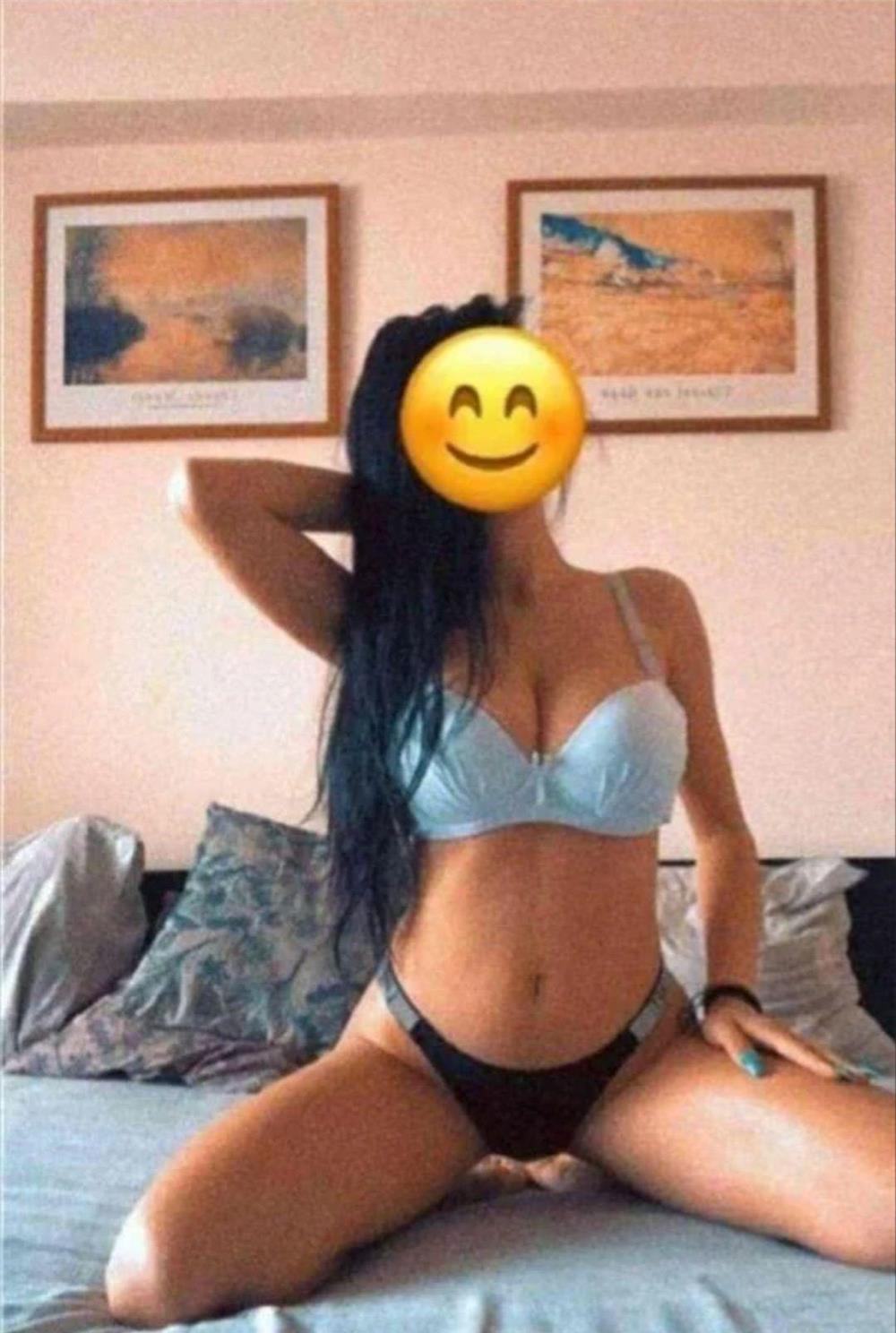 Rebeca noua în oraș 19ani! CAUT COLEGĂ!