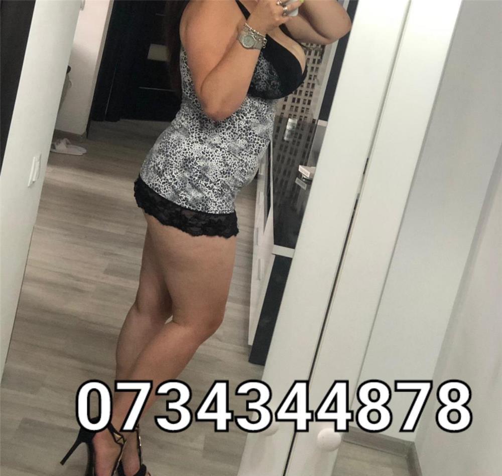 Rebecca discreție și seriozitate Bruneta cu forme frumoase