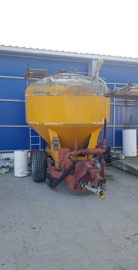 Remorca furajera pneumatica 10 tone