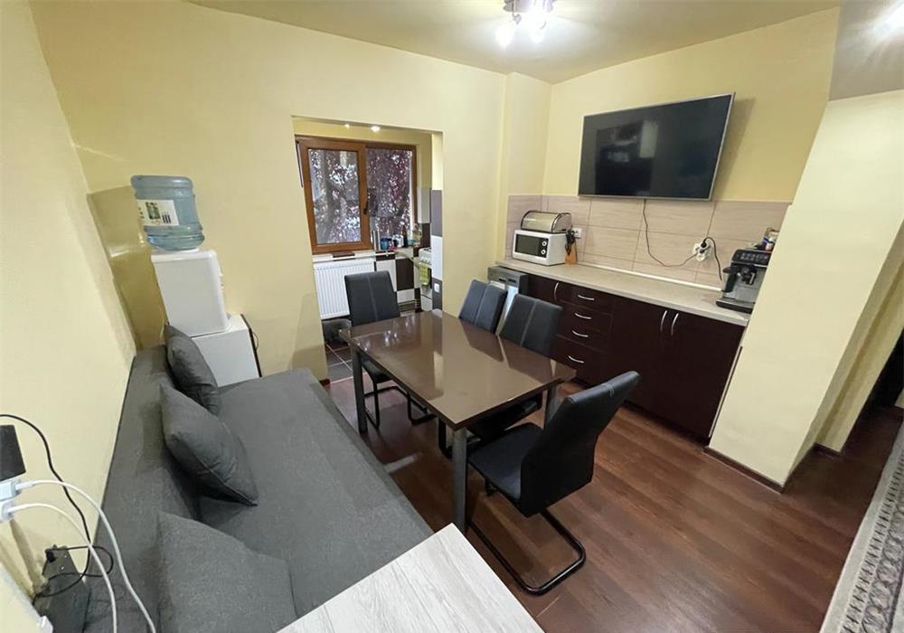 Renovat, decomandat, etaj 1, centrala proprie !