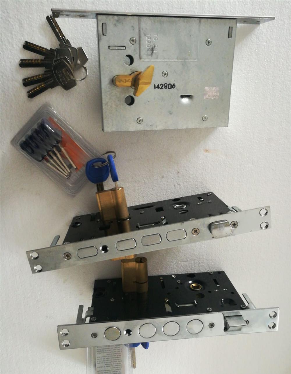 Reparatii si deblocari usi metalice