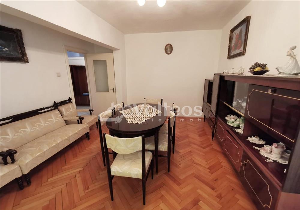 Reșița, ap. 3 camere, dec. 86 mp, etaj 3, zona Moroasa 2
