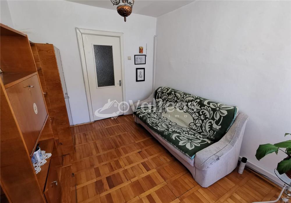 Reșița, ap. 3 camere, dec. 86 mp, etaj 3, zona Moroasa 2