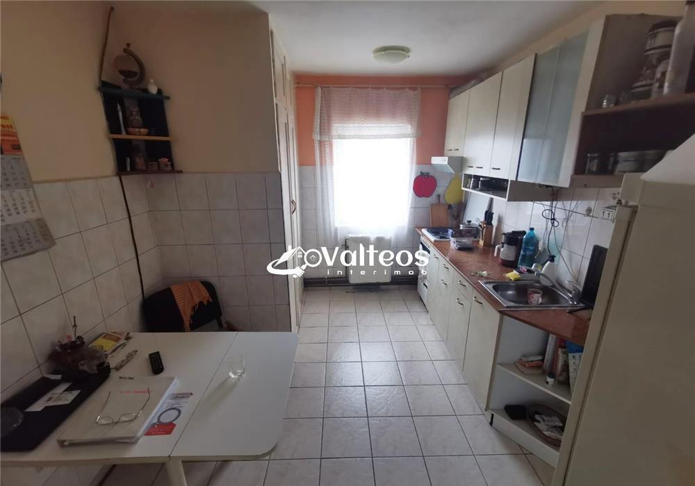 Resita, apartament 3 camere, 81 mp, conf. 1, decomandat, Lunca, zona Politie