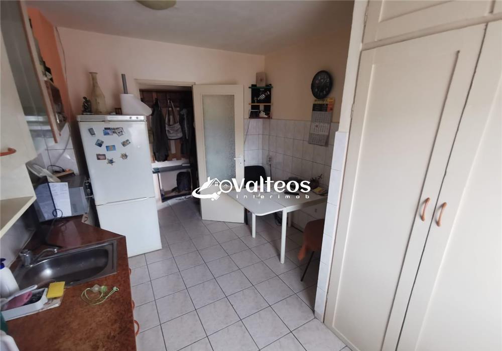 Resita, apartament 3 camere, 81 mp, conf. 1, decomandat, Lunca, zona Politie