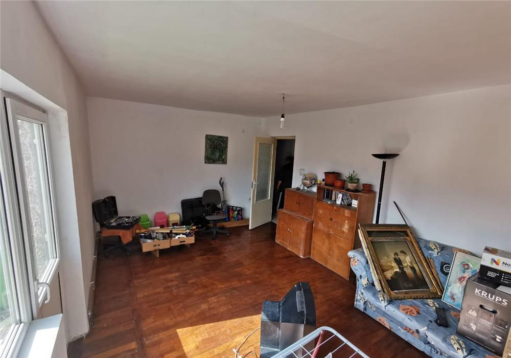 Resita, apartament 3 camere, 81 mp, conf. 1, decomandat, Lunca, zona Politie