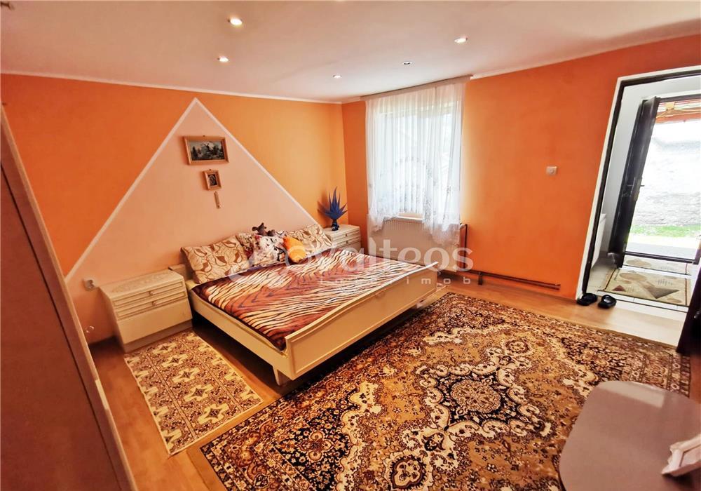 Reșița, casa 4 camere, garaj, teren cca 450 mp, zona Lend