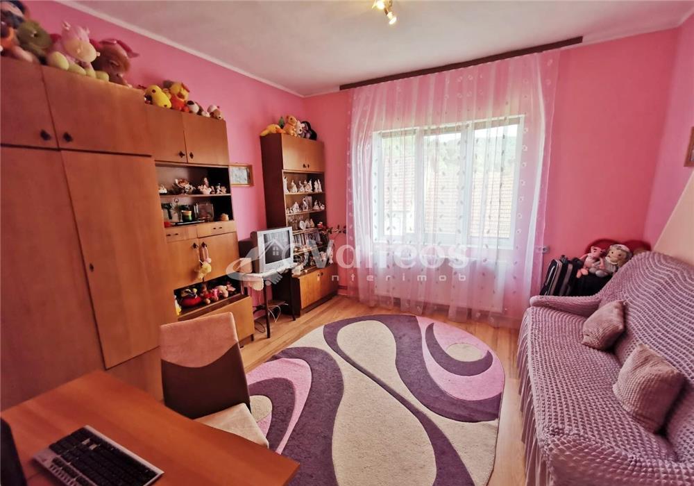 Reșița, casa 4 camere, garaj, teren cca 450 mp, zona Lend