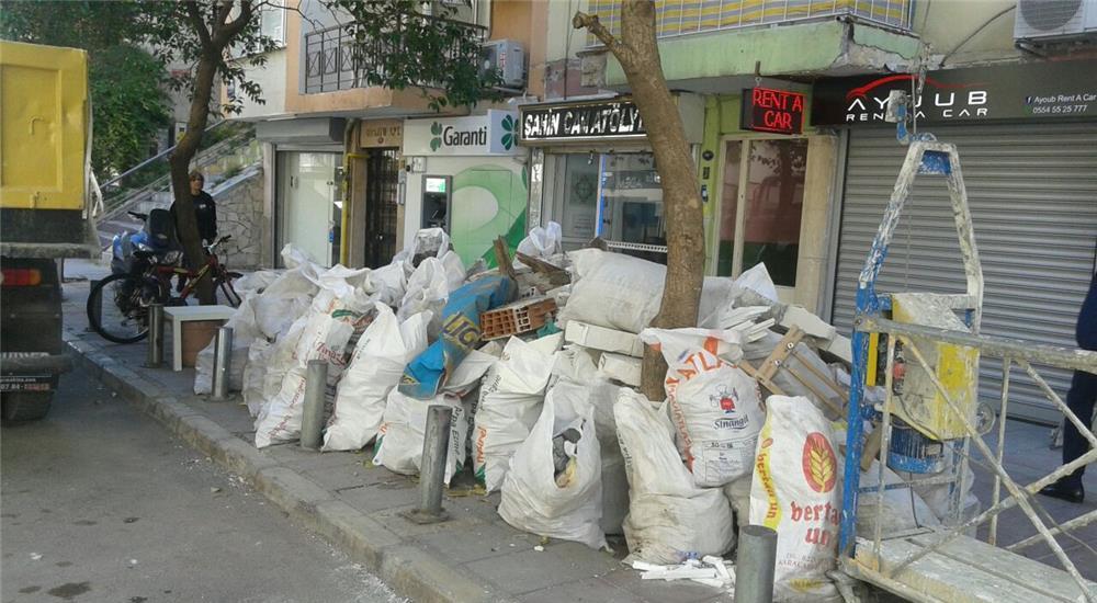 Ridic moloz moloz  la saci debarasari apartamente  mobila veche geamuri  fier tocarie