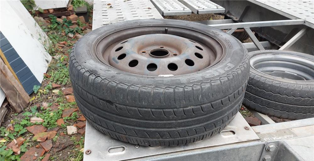 Roata rezerva in 4 prezoane pentru Ford