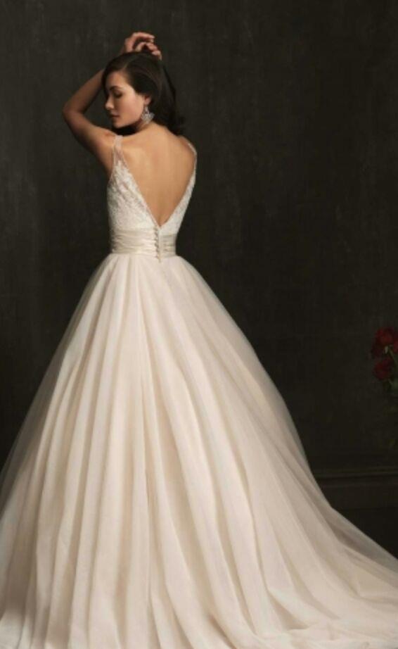 Rochie de mireasa Allure Bridals