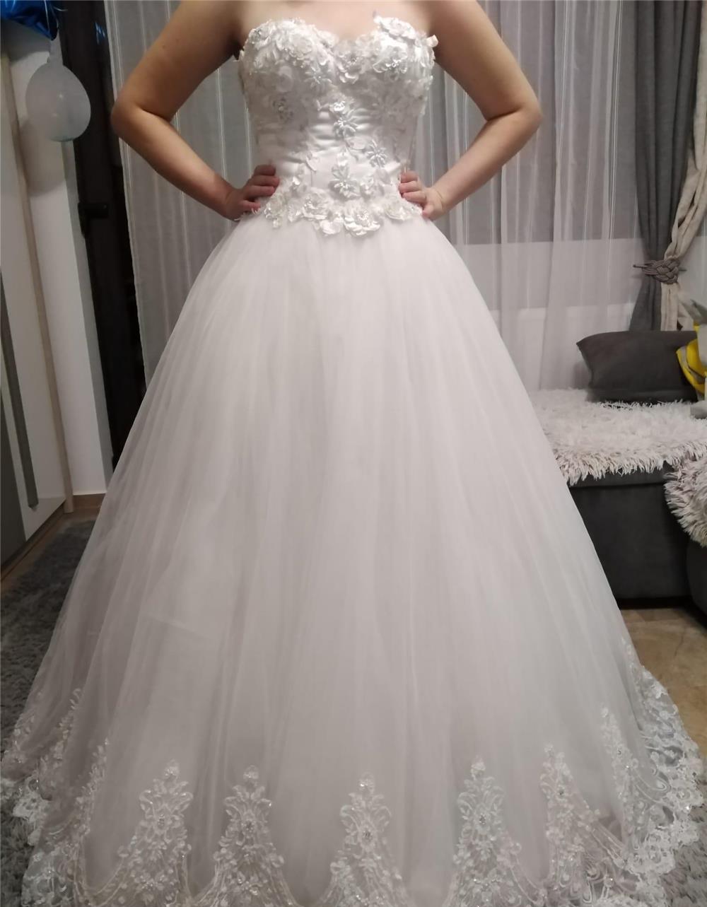 Rochie de mireasă cu cerc si voal la 100 de lei