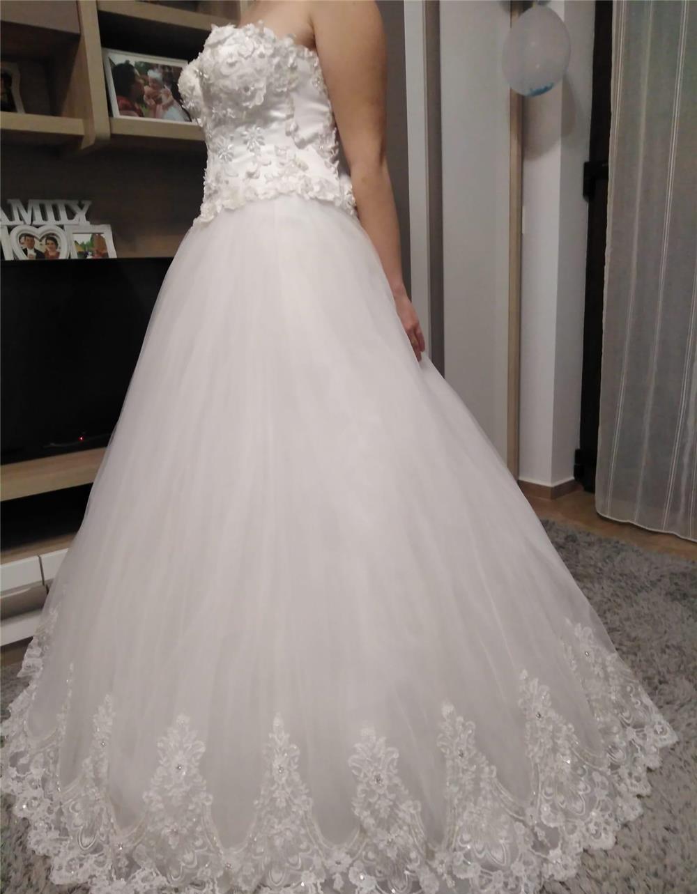 Rochie de mireasă cu cerc si voal la 100 de lei