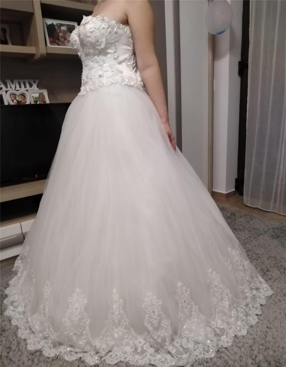 Rochie de mireasă cu cerc si voal la 100 de lei