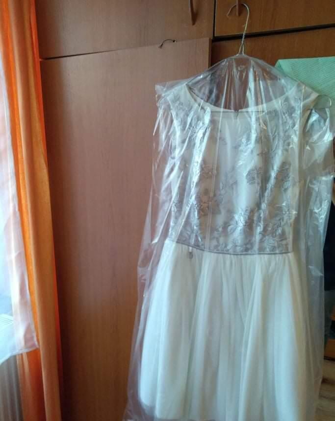 rochita eleganta alba cu dantela fina