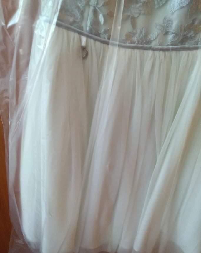 rochita eleganta alba cu dantela fina