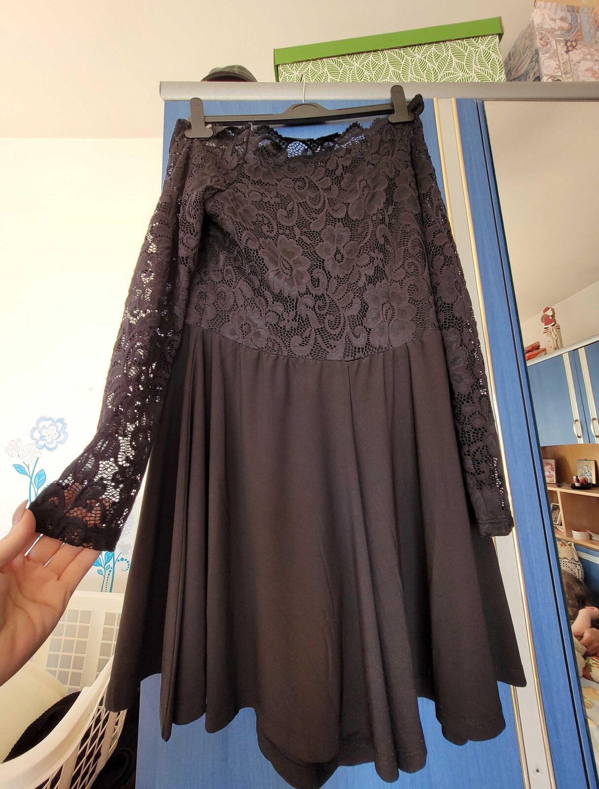 Rochita-pantalon cu dantela deosebita - marime L