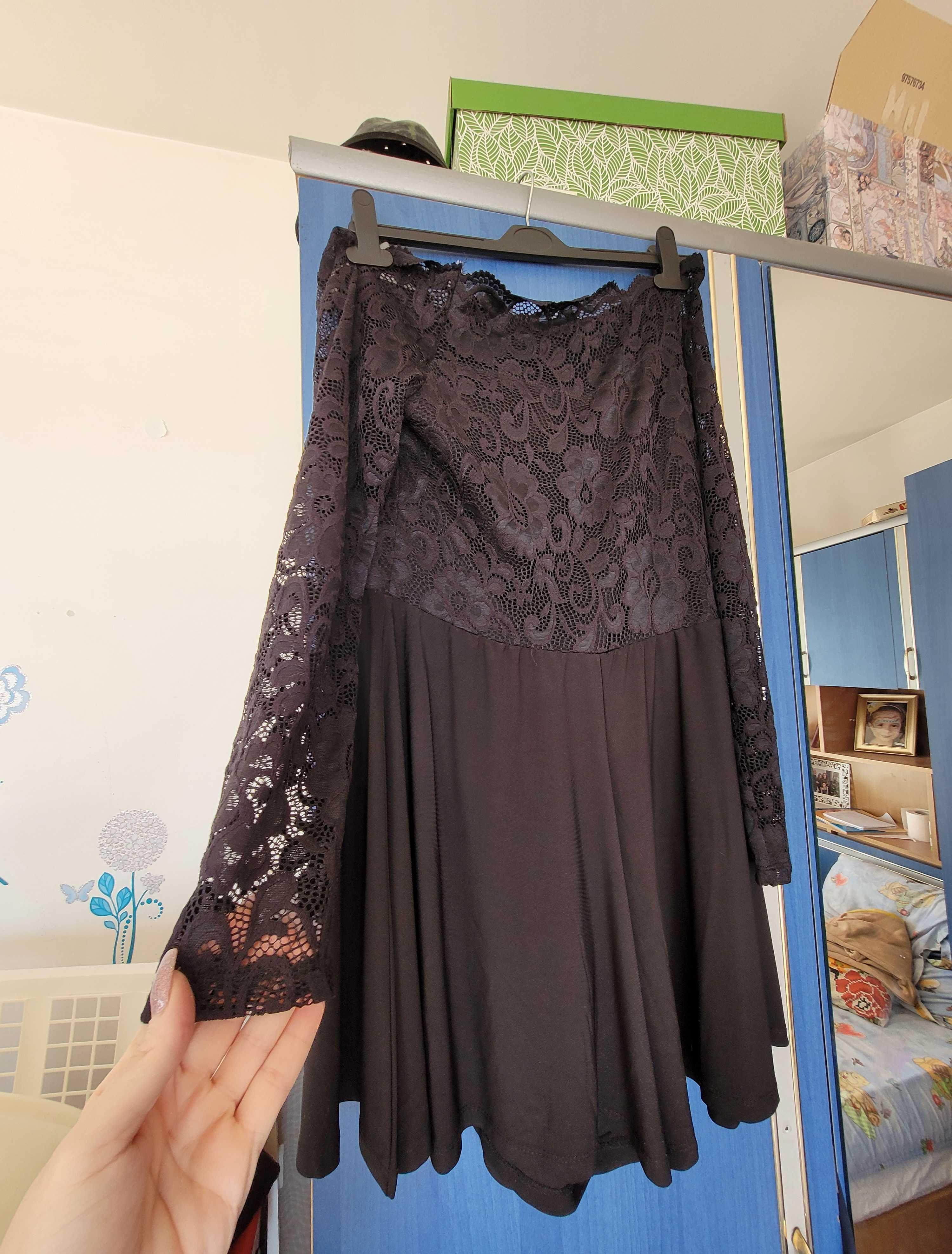 Rochita-pantalon cu dantela deosebita - marime L
