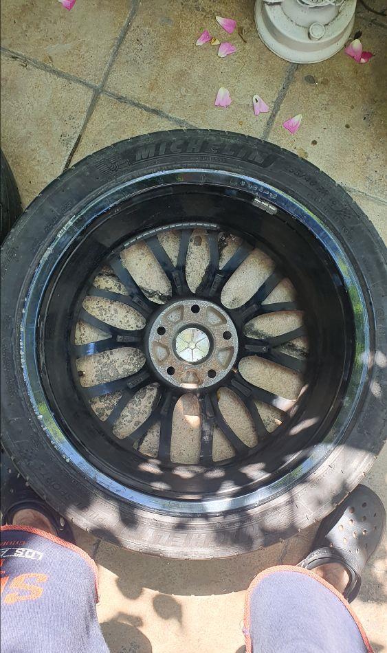 Roti Bmw  18 inch complete