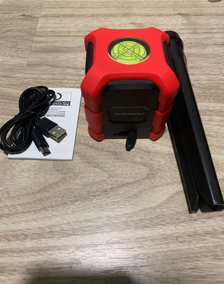 (S) Nivela laser cu autonivelare 30metri cu lumina verde, doua linii in cruce si trepied