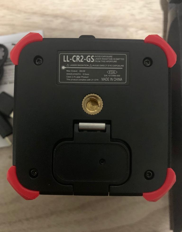 (S) Nivela laser cu autonivelare 30metri cu lumina verde, doua linii in cruce si trepied