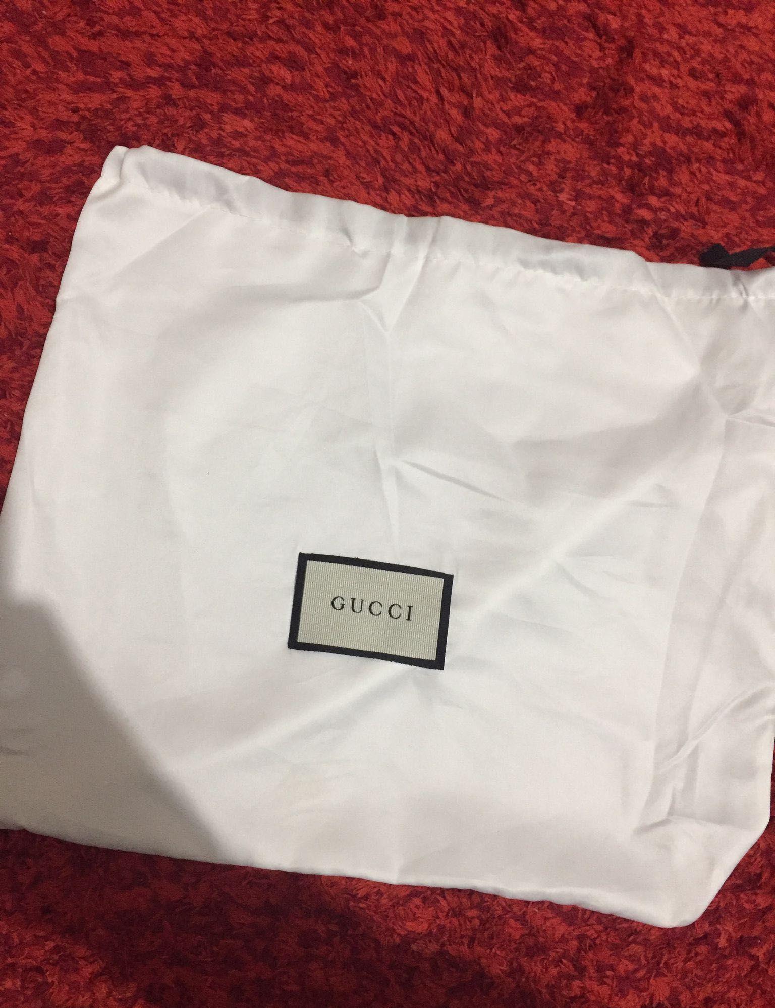 Saculet Gucci alb dust bag