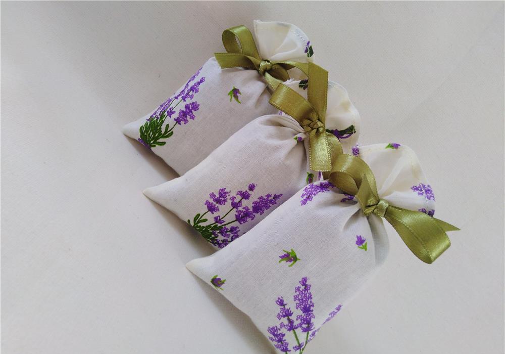 Saculeti (mărturii) cu floare de lavanda