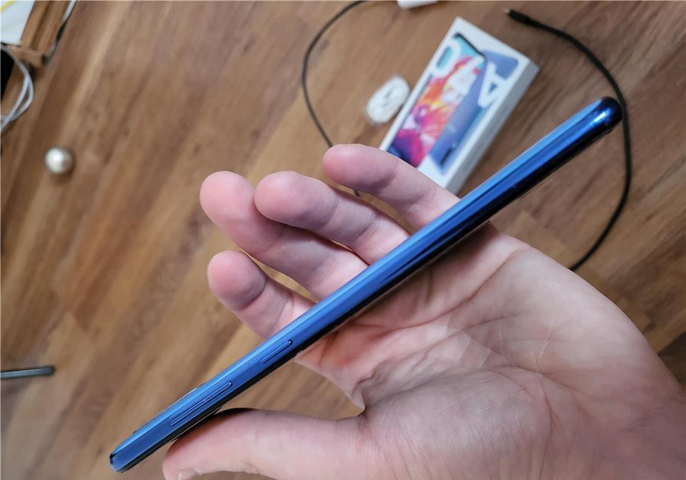 Samsung A70 - Stare foarte buna , nici urma de zgarietura.