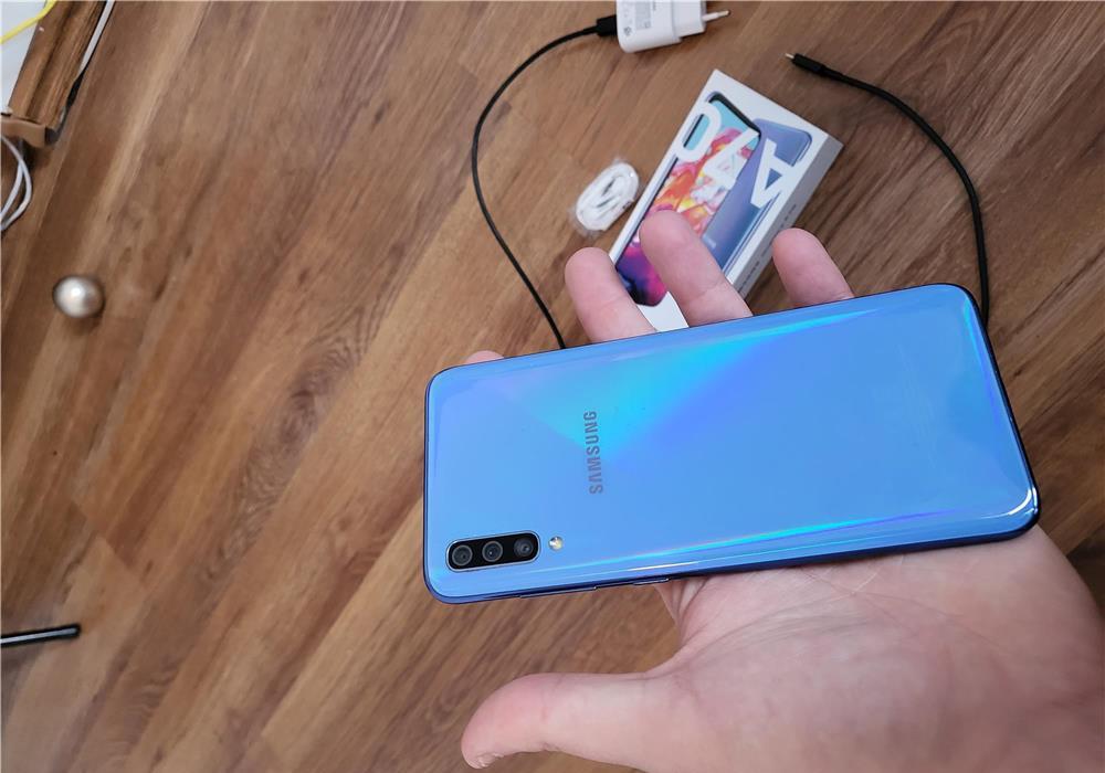 Samsung A70 - Stare foarte buna , nici urma de zgarietura.
