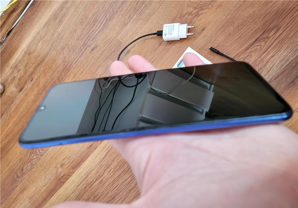Samsung A70 - Stare foarte buna , nici urma de zgarietura.