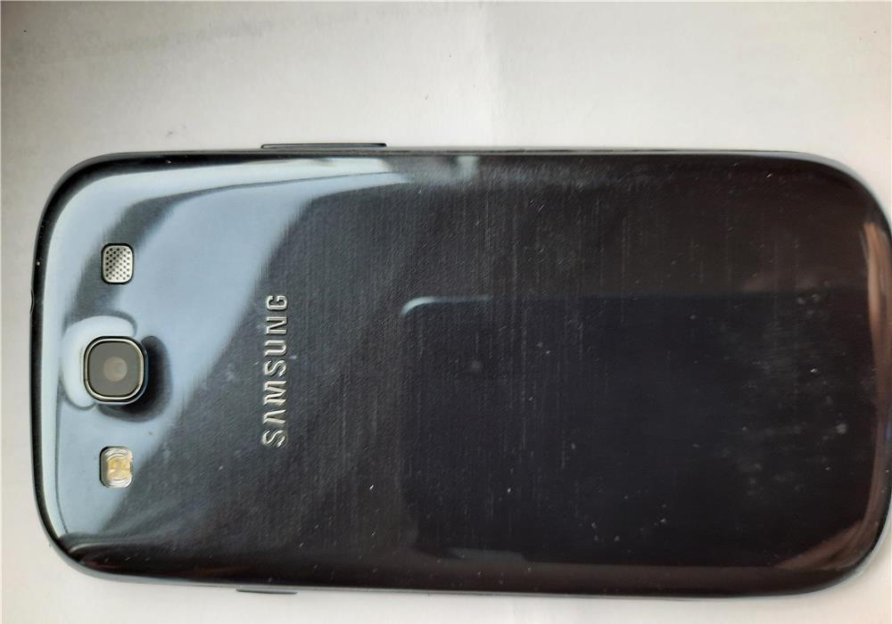 Samsung Galaxy S lll GT - 19300 .