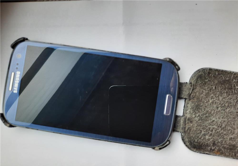 Samsung Galaxy S lll GT - 19300 .