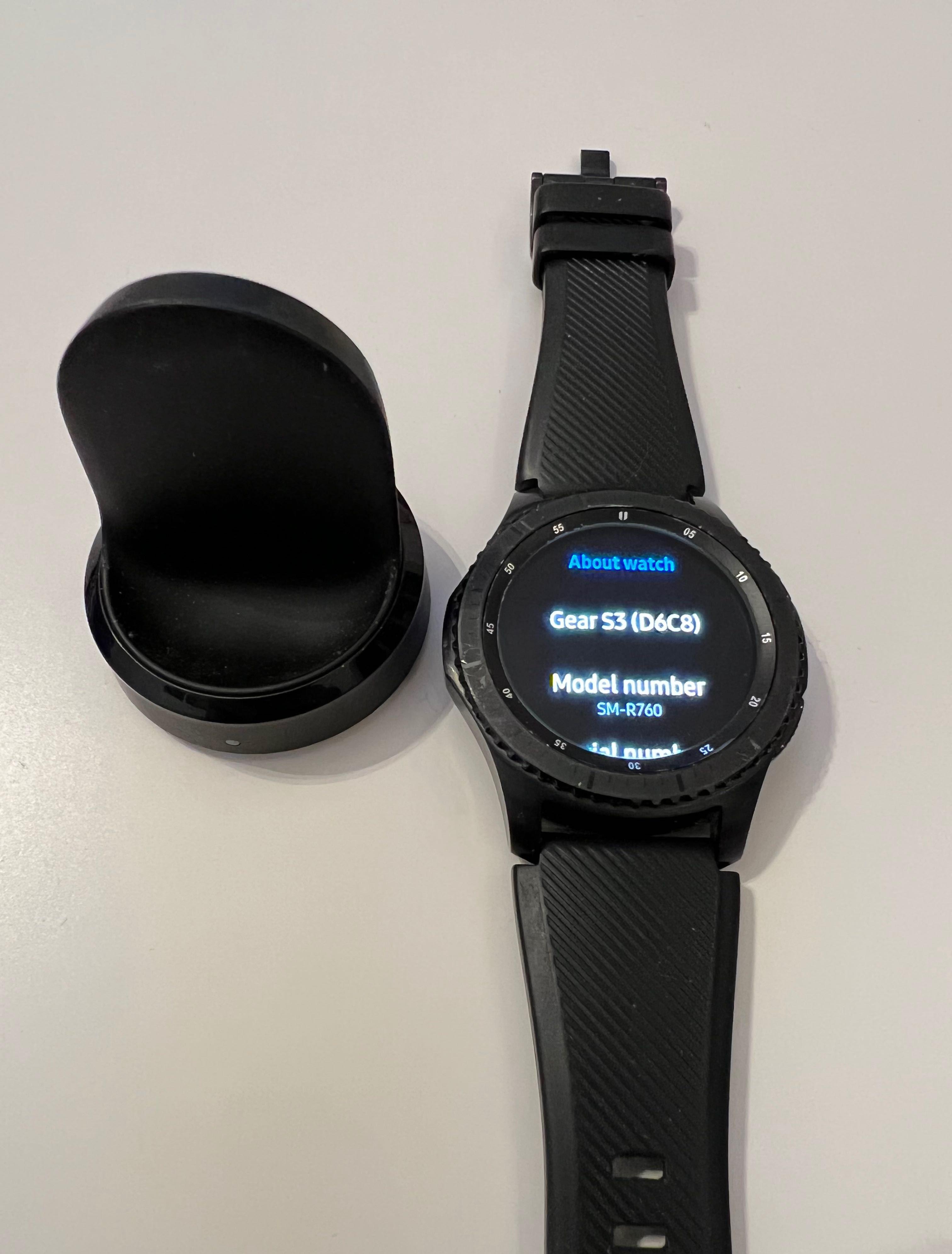 Samsung S10+ si Samsung Gear S3