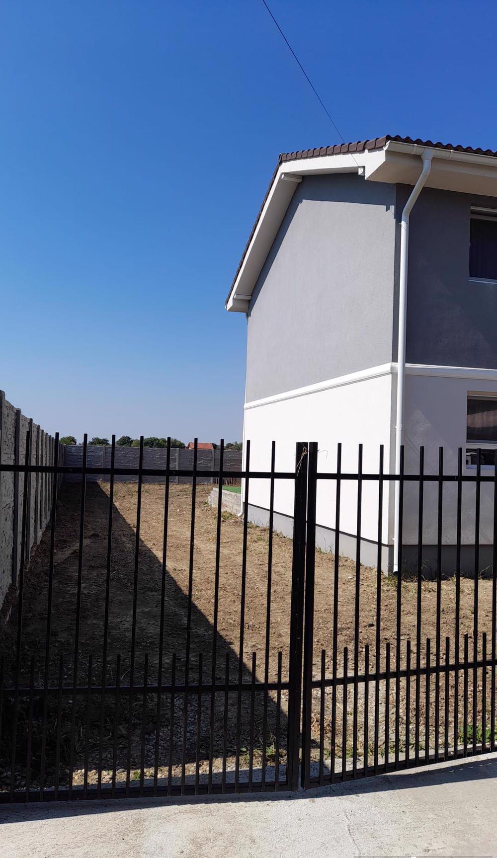 Sanandrei, Duplex pe etaj, Drum asfaltat, Toate utilitatiile.