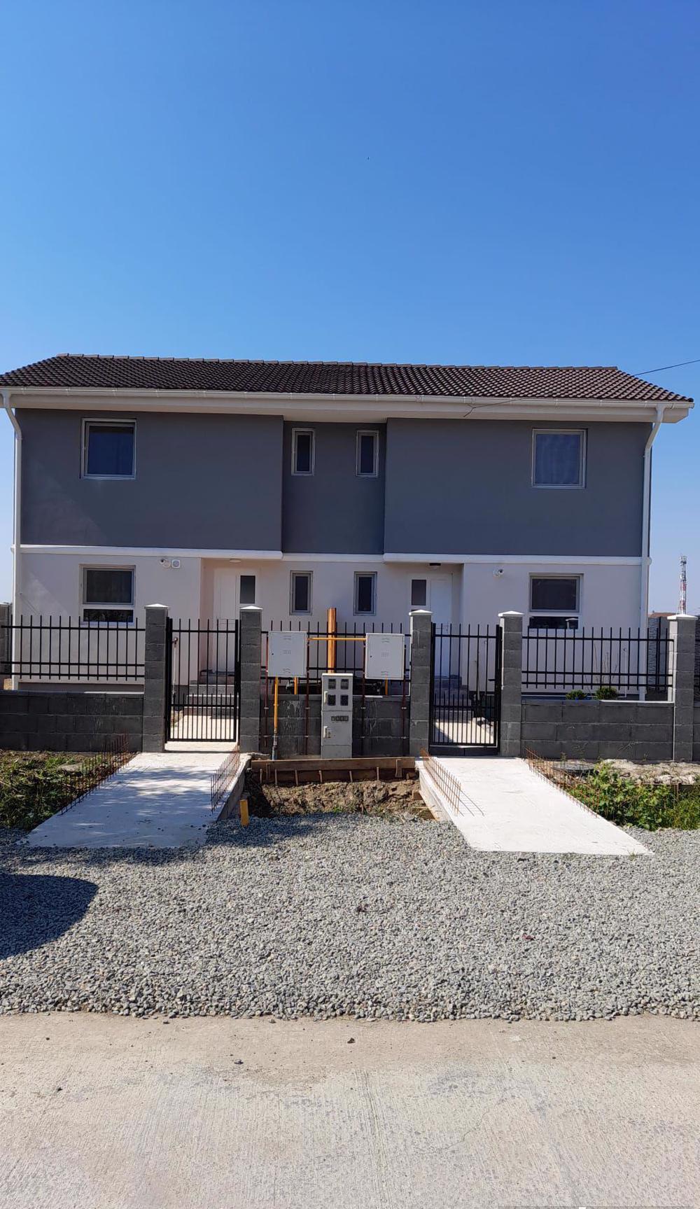 Sanandrei, Duplex pe etaj, Drum asfaltat, Toate utilitatiile.