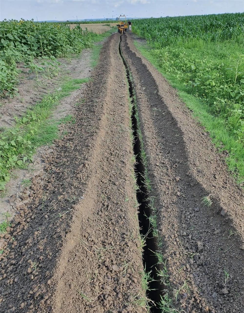 Sapatura santuri - mecanizat - latime 8-14 cm - conducte apa, gaze, altele, irigatii agricultura