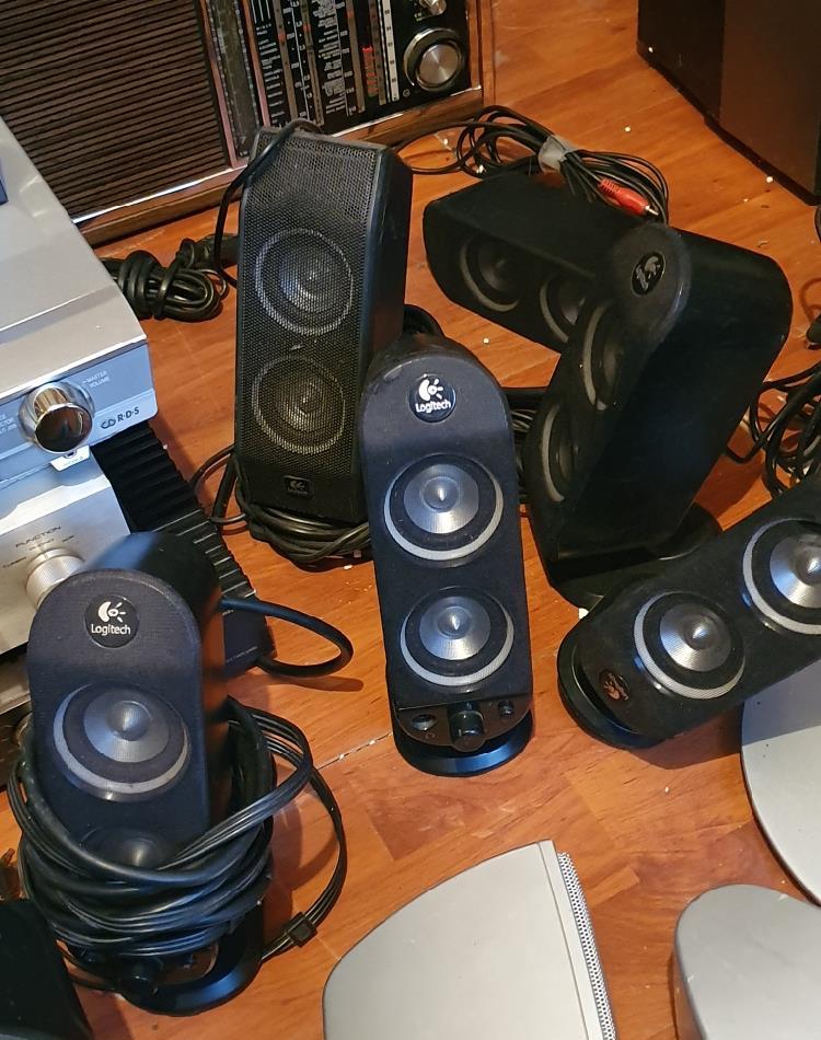 Sateliti logitech