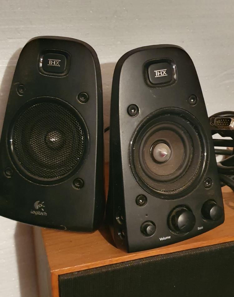 Sateliti logitech