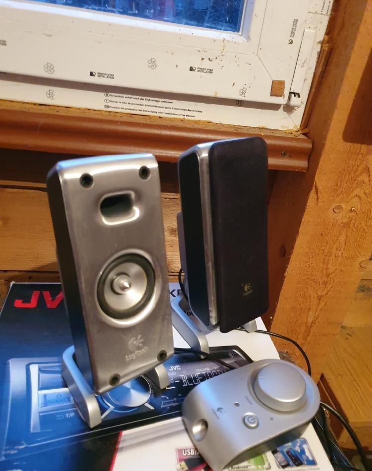 Sateliti logitech