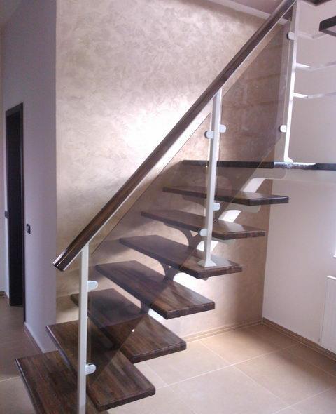 Scari placate cu trepte din lemn