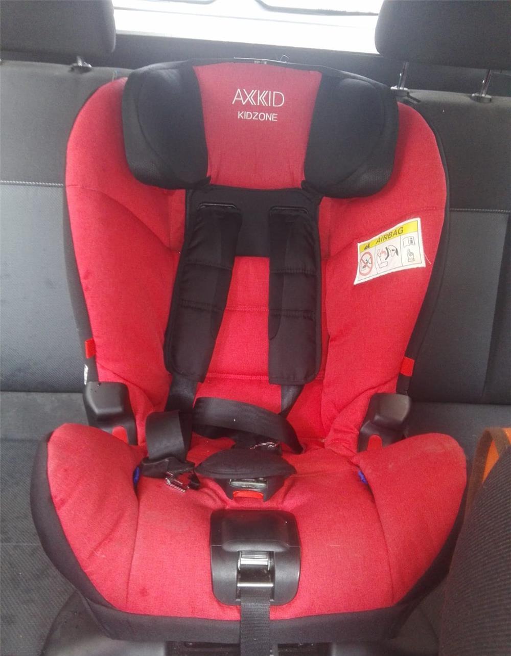 Scaun de masina Axkid Kidzone, adorat de mama, neapreciat de copil :)