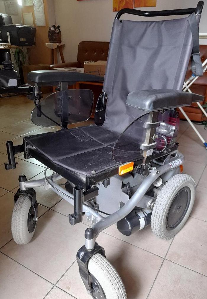 Scaun electric pentru persoane cu dizabilitati