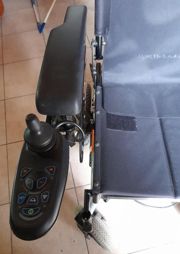 Scaun electric pentru persoane cu dizabilitati