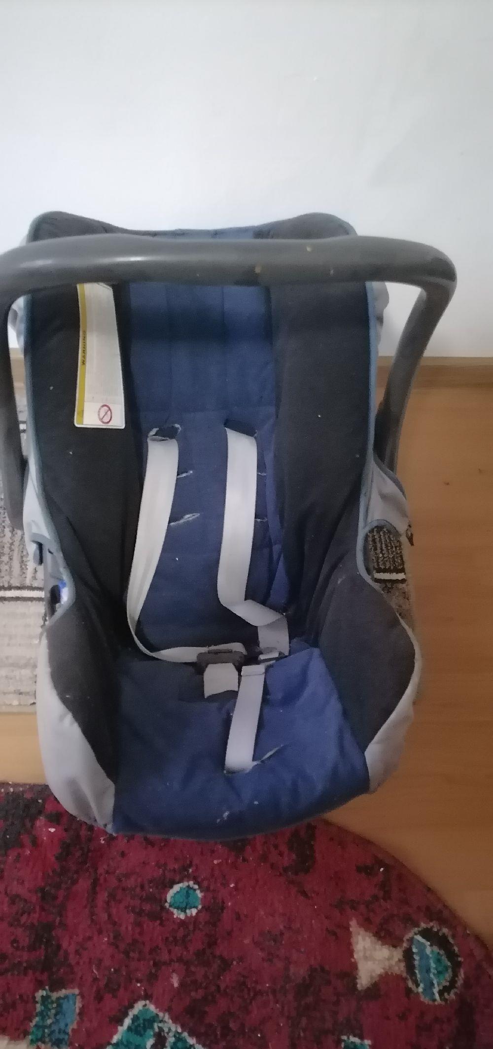 Scaunel auto pentru copil (scoica)