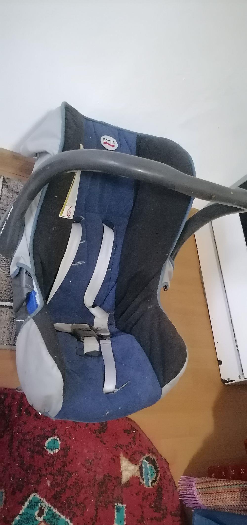 Scaunel auto pentru copil (scoica)